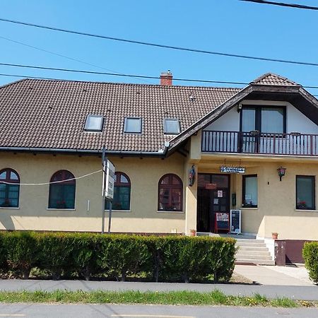 Körmend Teke Panzio Bed & Breakfast エクステリア 写真
